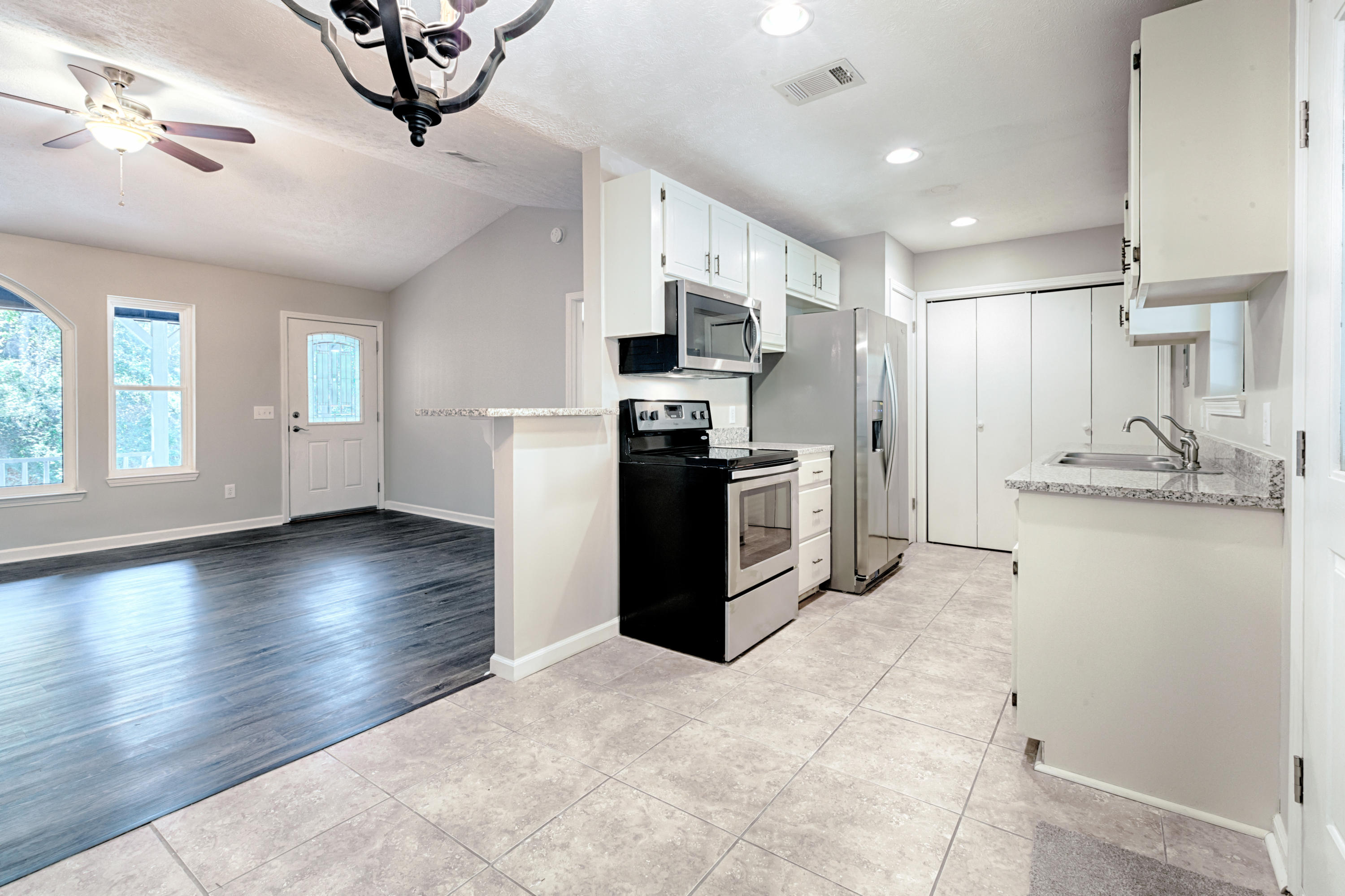 LANDINGS UNRECD THE - Residential