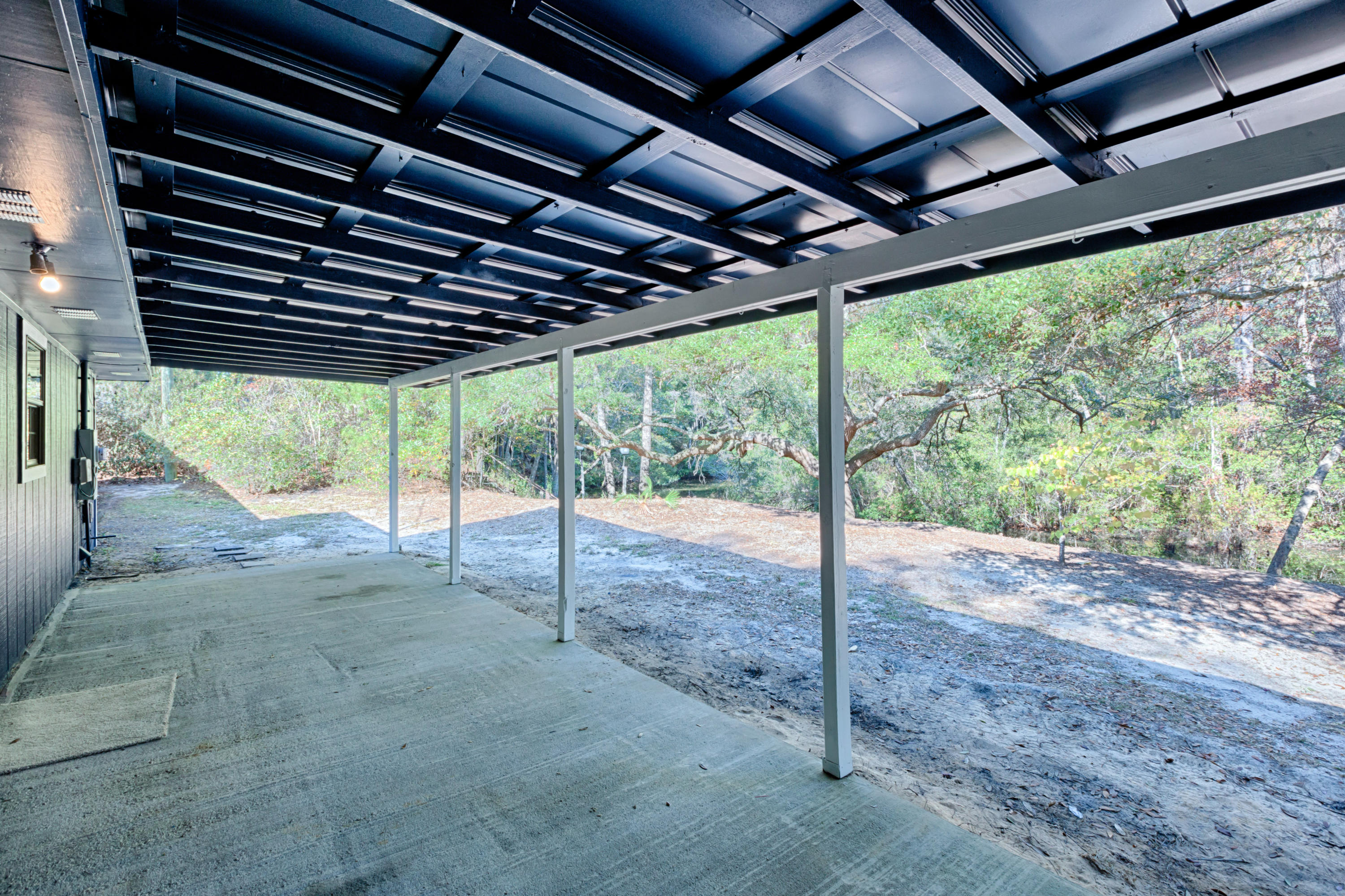 LANDINGS UNRECD THE - Residential