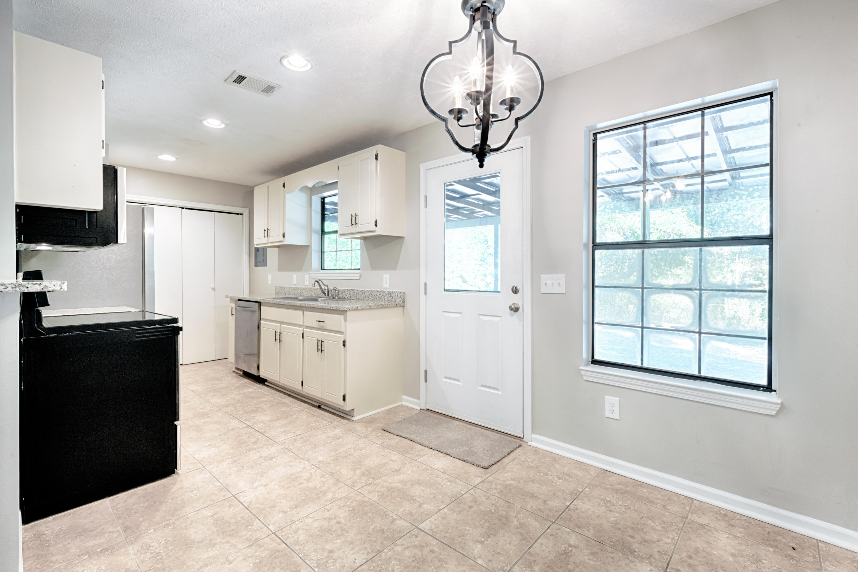 LANDINGS UNRECD THE - Residential