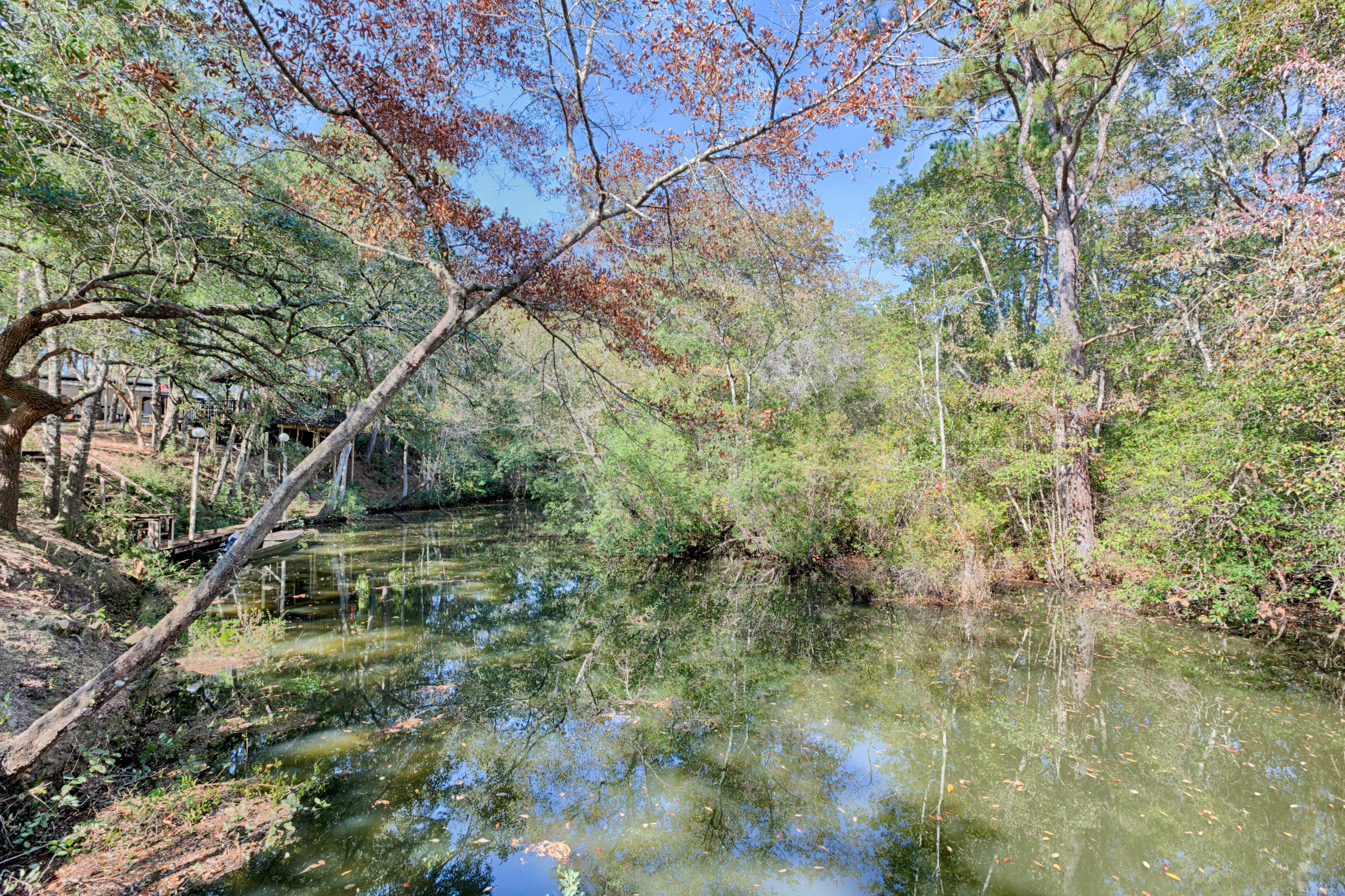 LANDINGS UNRECD THE - Residential