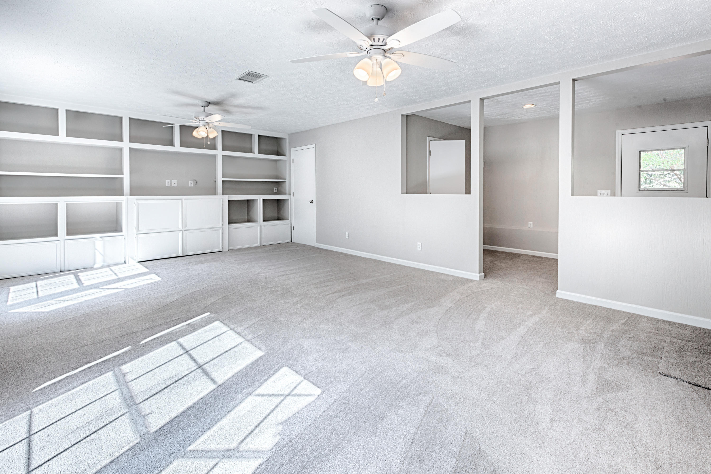 LANDINGS UNRECD THE - Residential