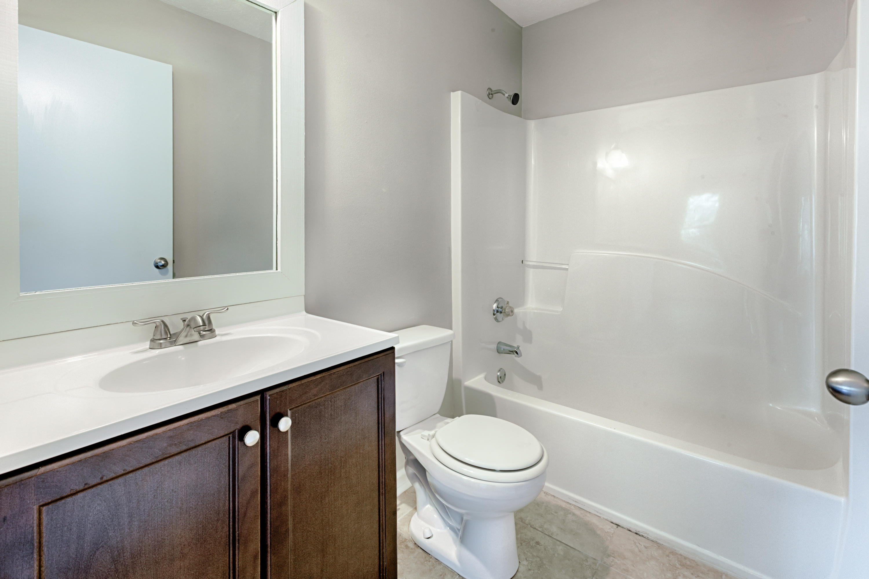 LANDINGS UNRECD THE - Residential