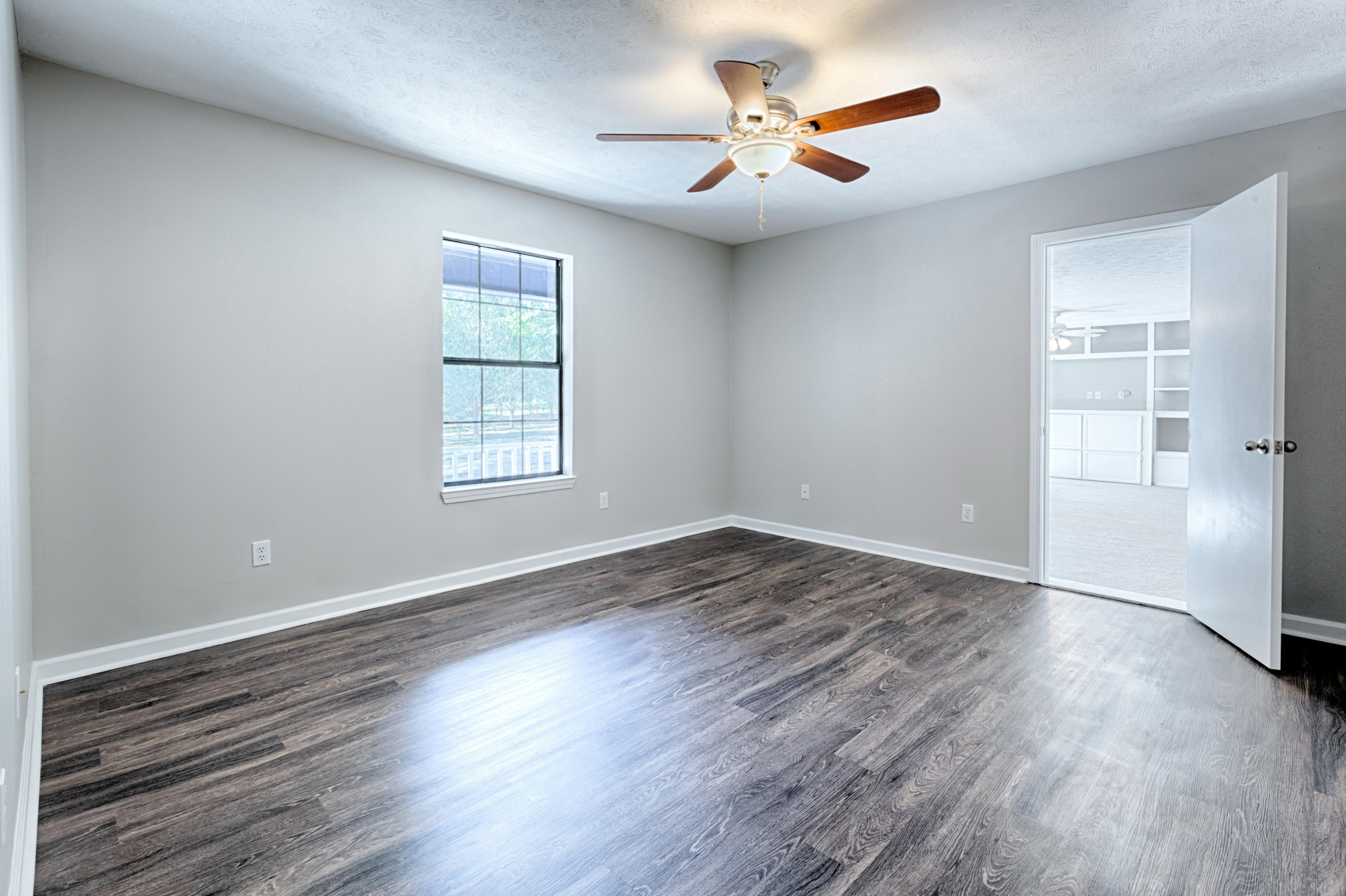 LANDINGS UNRECD THE - Residential