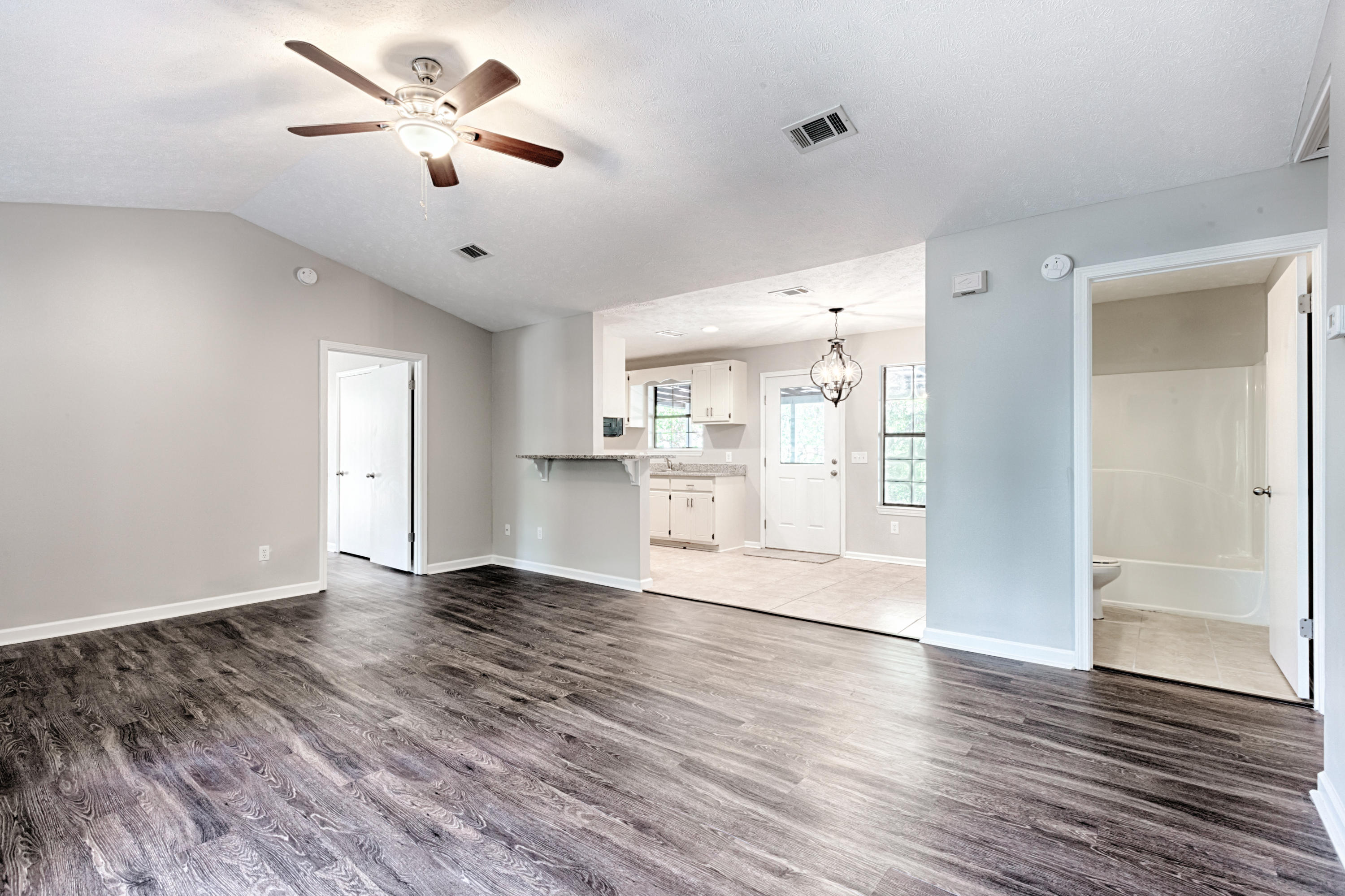 LANDINGS UNRECD THE - Residential