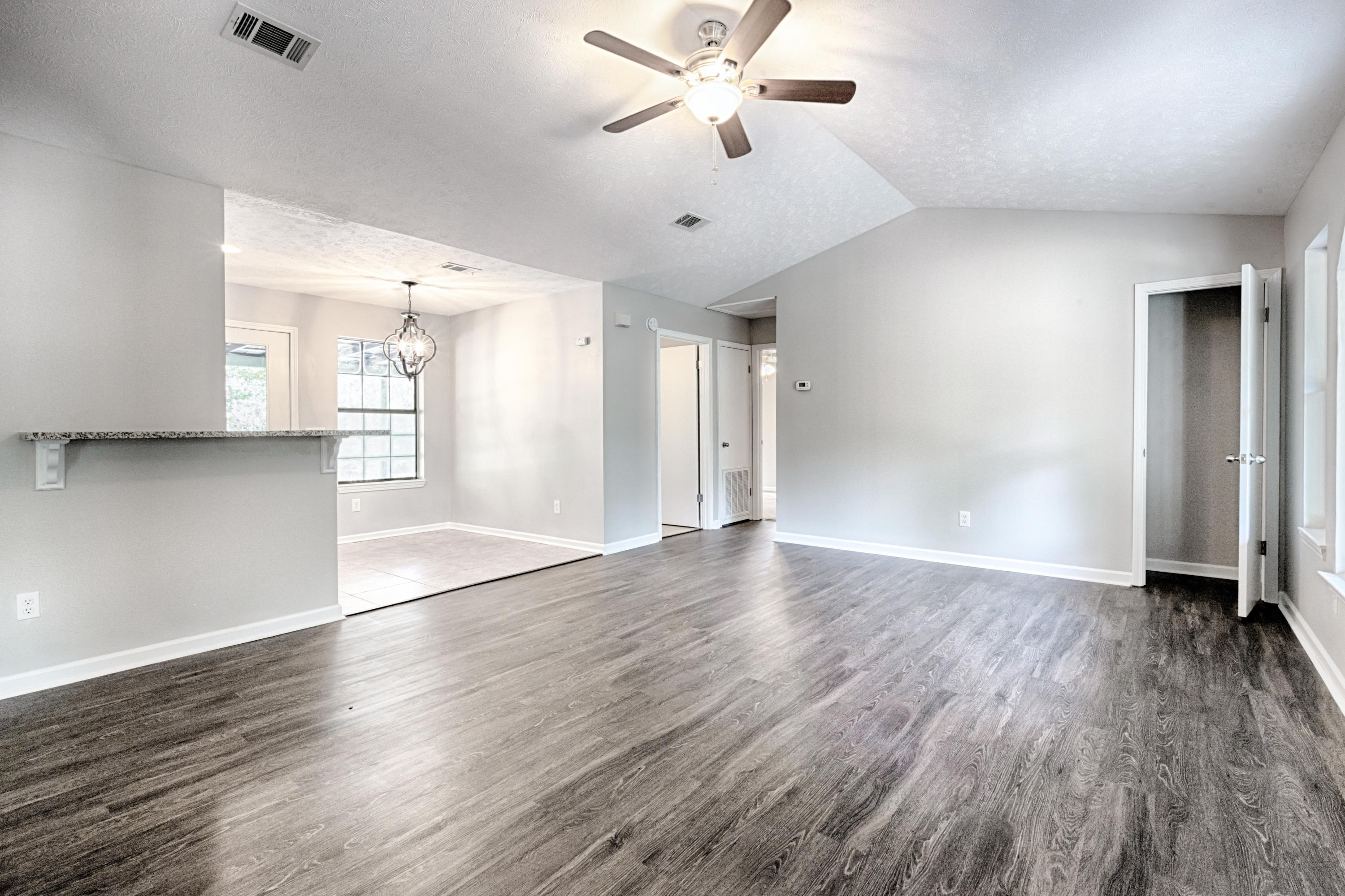 LANDINGS UNRECD THE - Residential