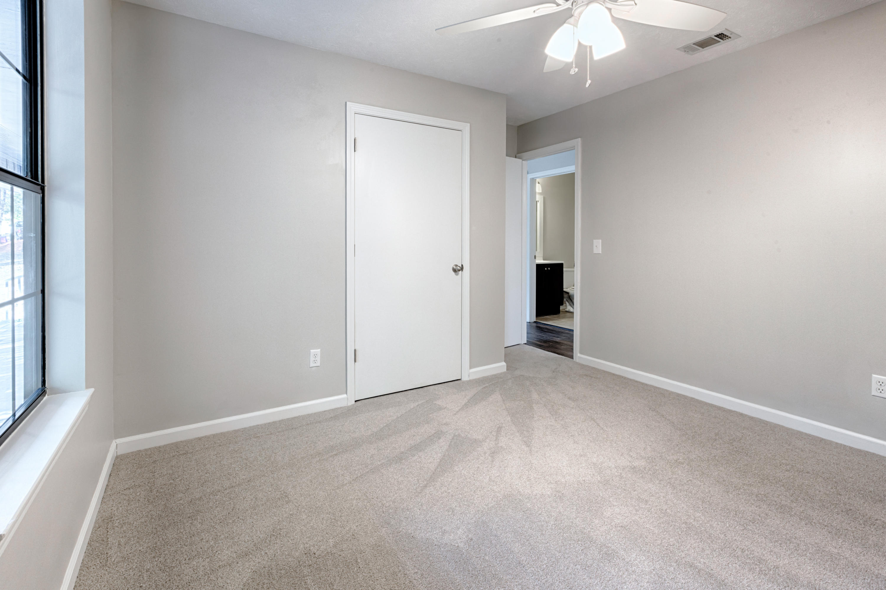 LANDINGS UNRECD THE - Residential