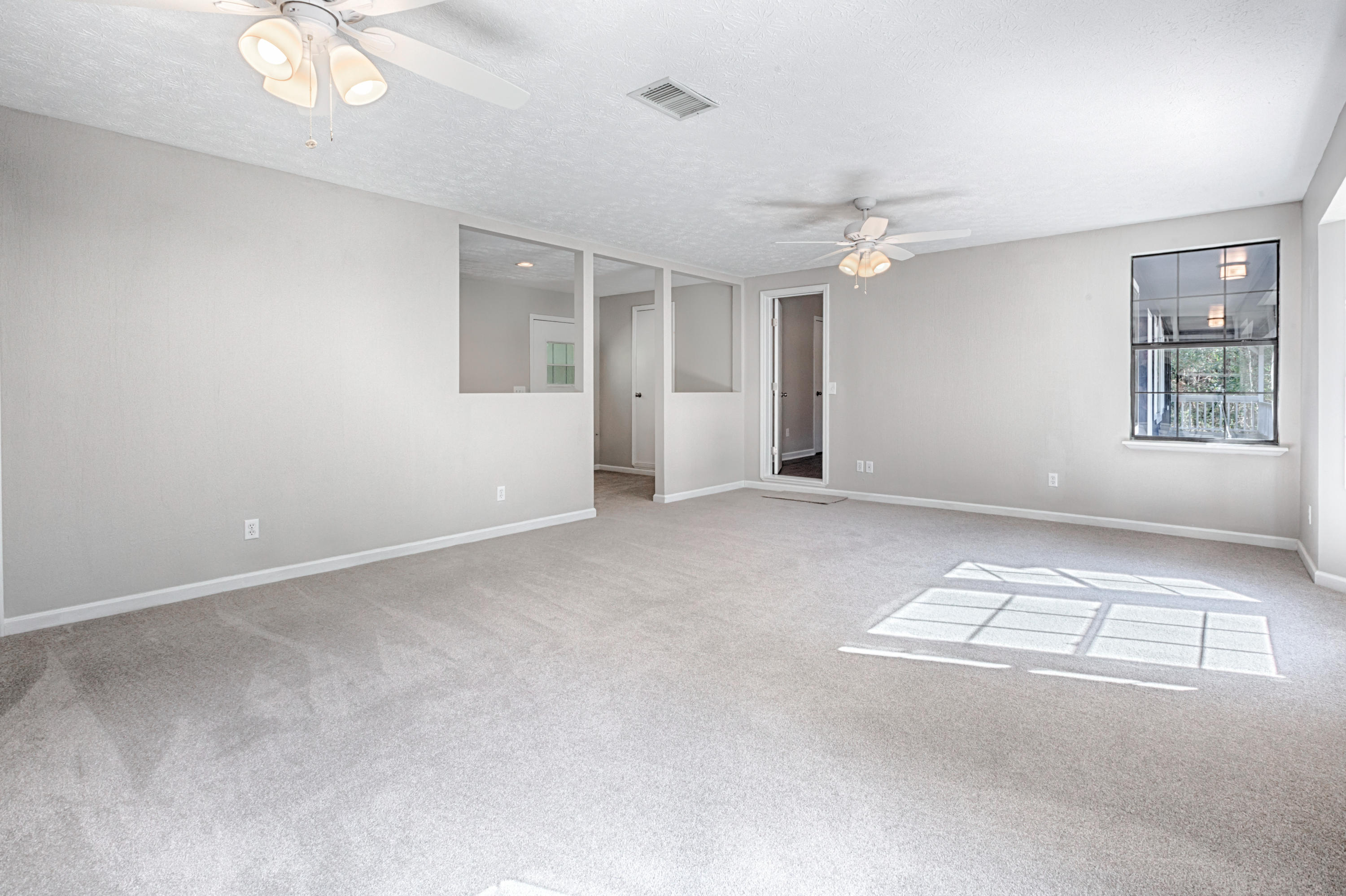 LANDINGS UNRECD THE - Residential