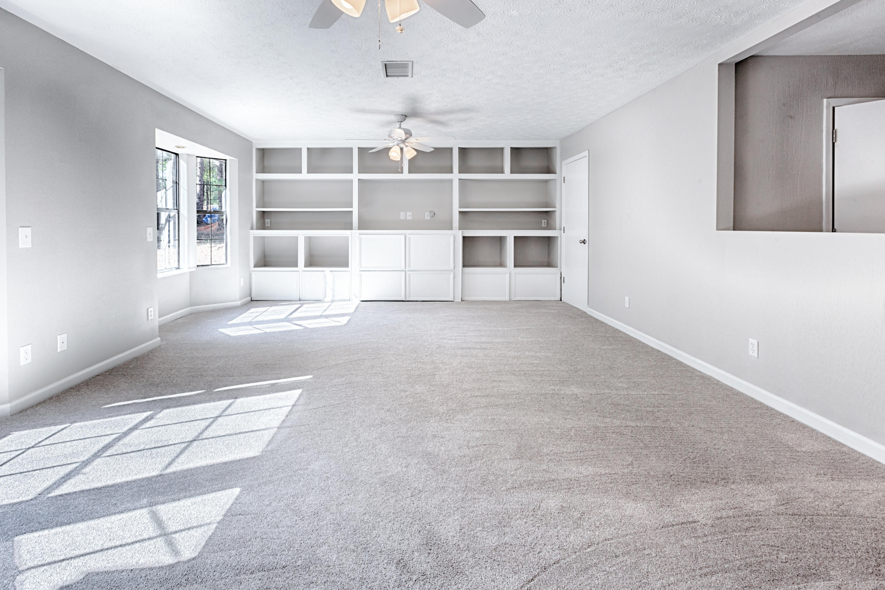 LANDINGS UNRECD THE - Residential