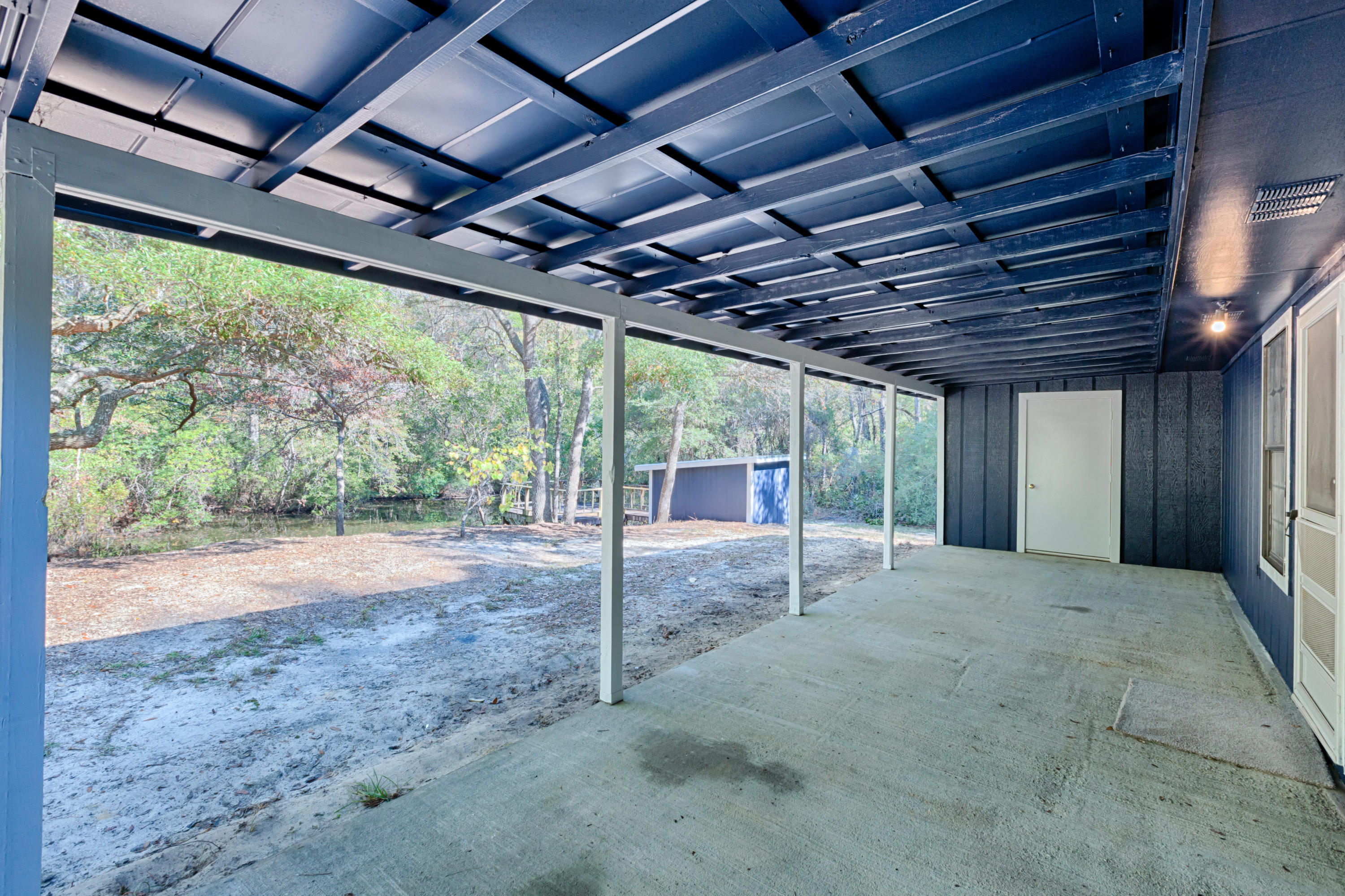 LANDINGS UNRECD THE - Residential