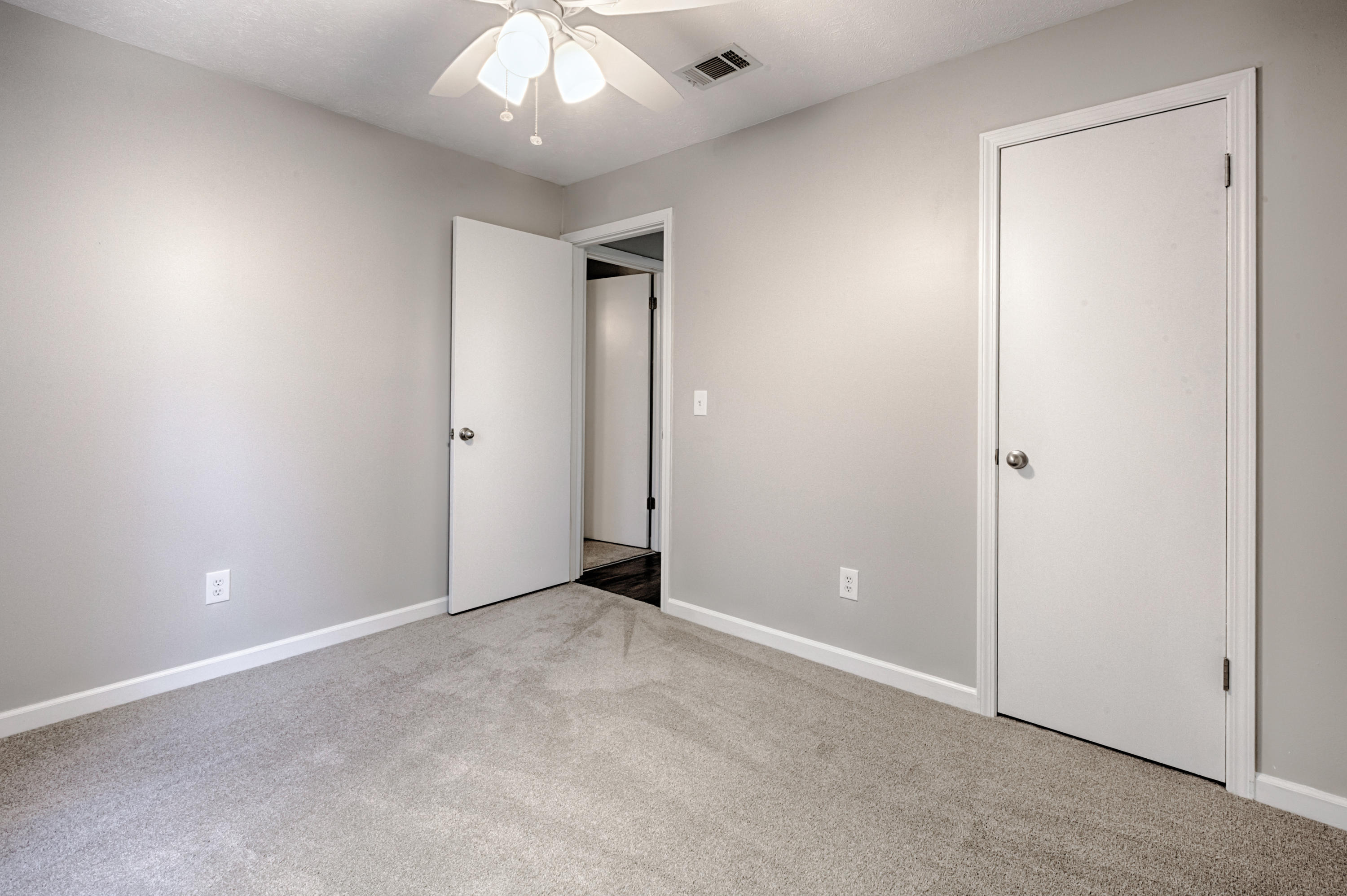 LANDINGS UNRECD THE - Residential