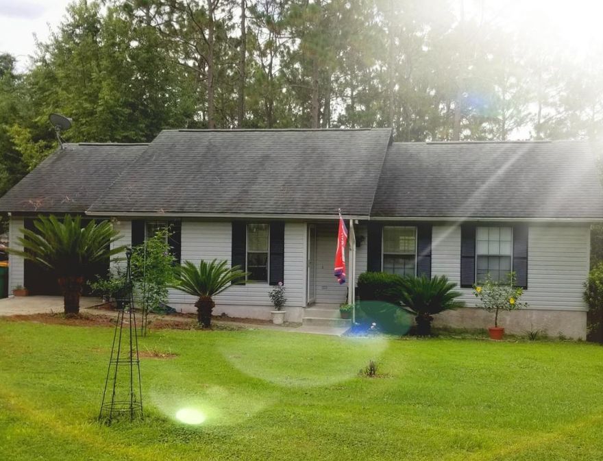 Beautiful well maintained home on the south end of Crestview. Location is close to Seventh Group and 20 minutes to Eglin Air Force Base. Features include, quiet cul-de-sac living, large back yard and low maintenance vinyl siding. This home has been updated with new carpet and kitchen flooring in the last couple of years. Boasts a 3 bedroom floor plan and a huge partially fenced back yard over a half acre. The back deck is great for entertaining and an evening dining location. This is a great buy and an amazing home under 140k. Will not last long. Check out the virtual tour .... https://cloud-level-photography--llc.vr-360-tour.com/e/M_YBbLdctq8/e?hide_logo=true&hidelive=true