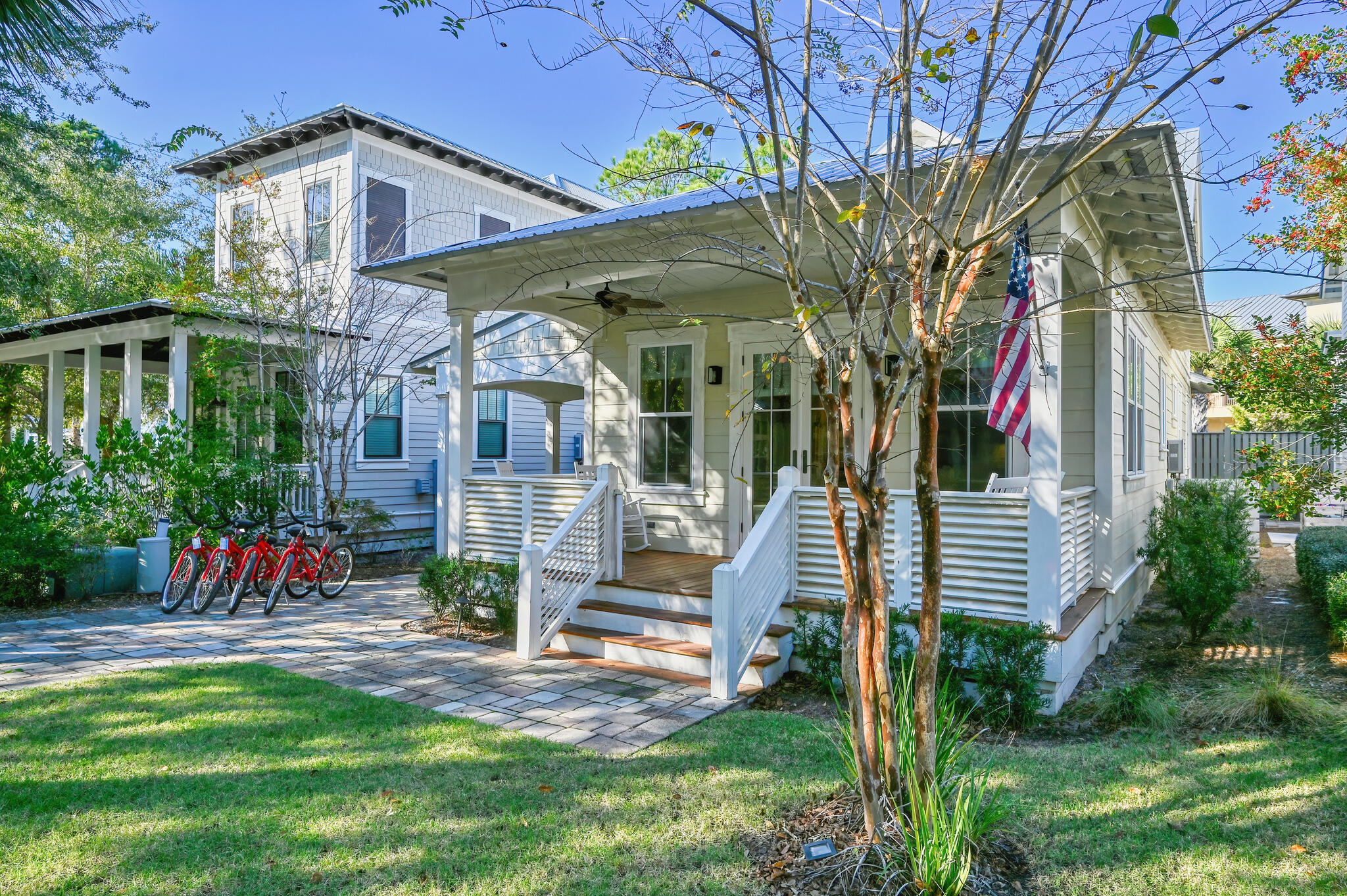 COTTAGES AT EASTERN LAKE - Residential