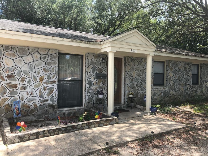Short sale. 3 bedrooms 1 1/5 bath in quiet neighborhood.Buyer to verify all pertinent information including square footage and lot dimensions. Property to be sold as is.