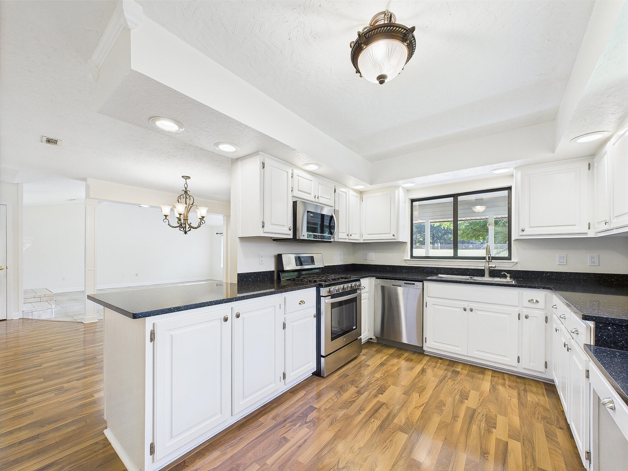 ROCKY BAYOU COUNTRY CLUB ESTATES 3 - Residential