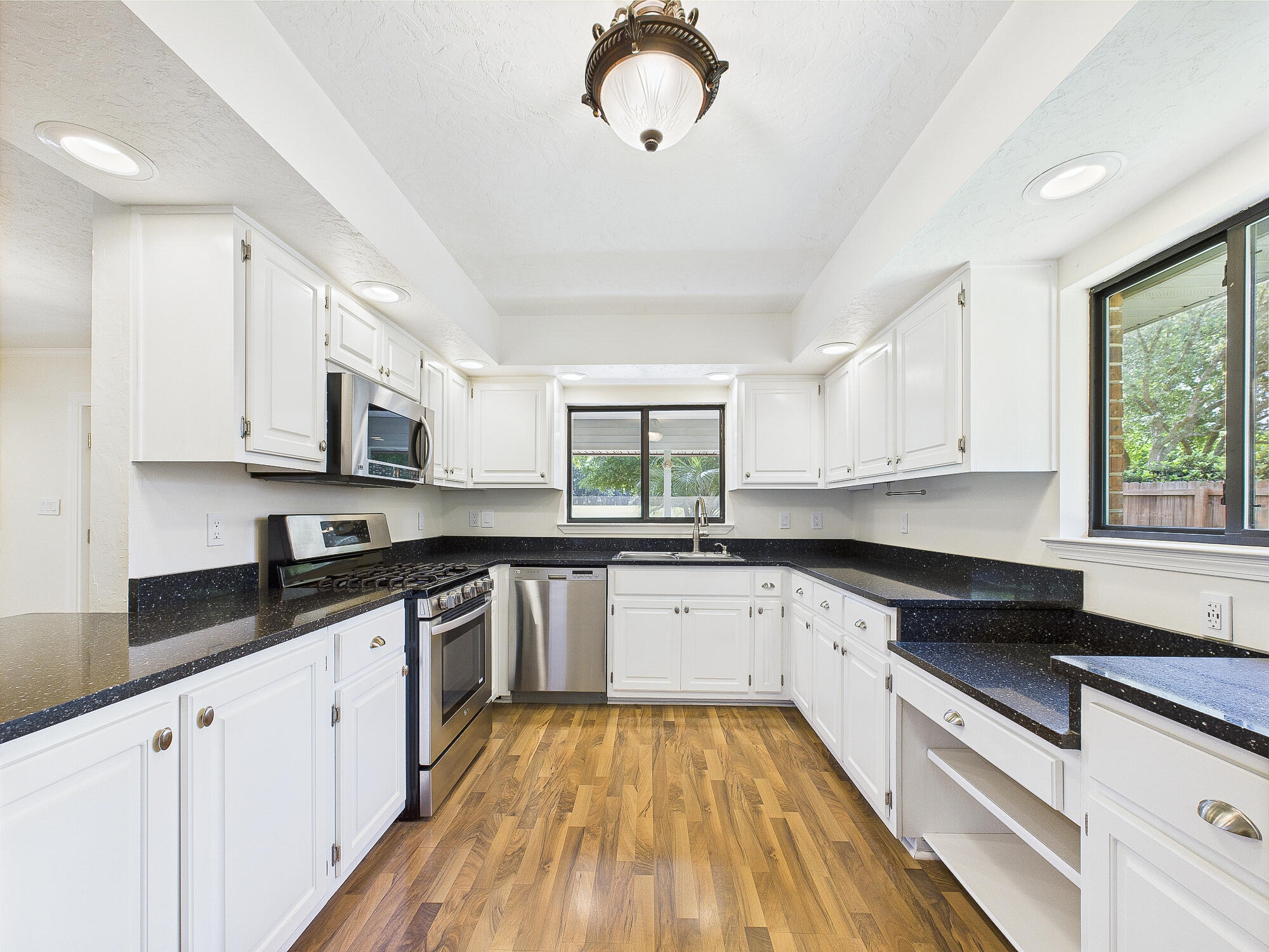 ROCKY BAYOU COUNTRY CLUB ESTATES 3 - Residential