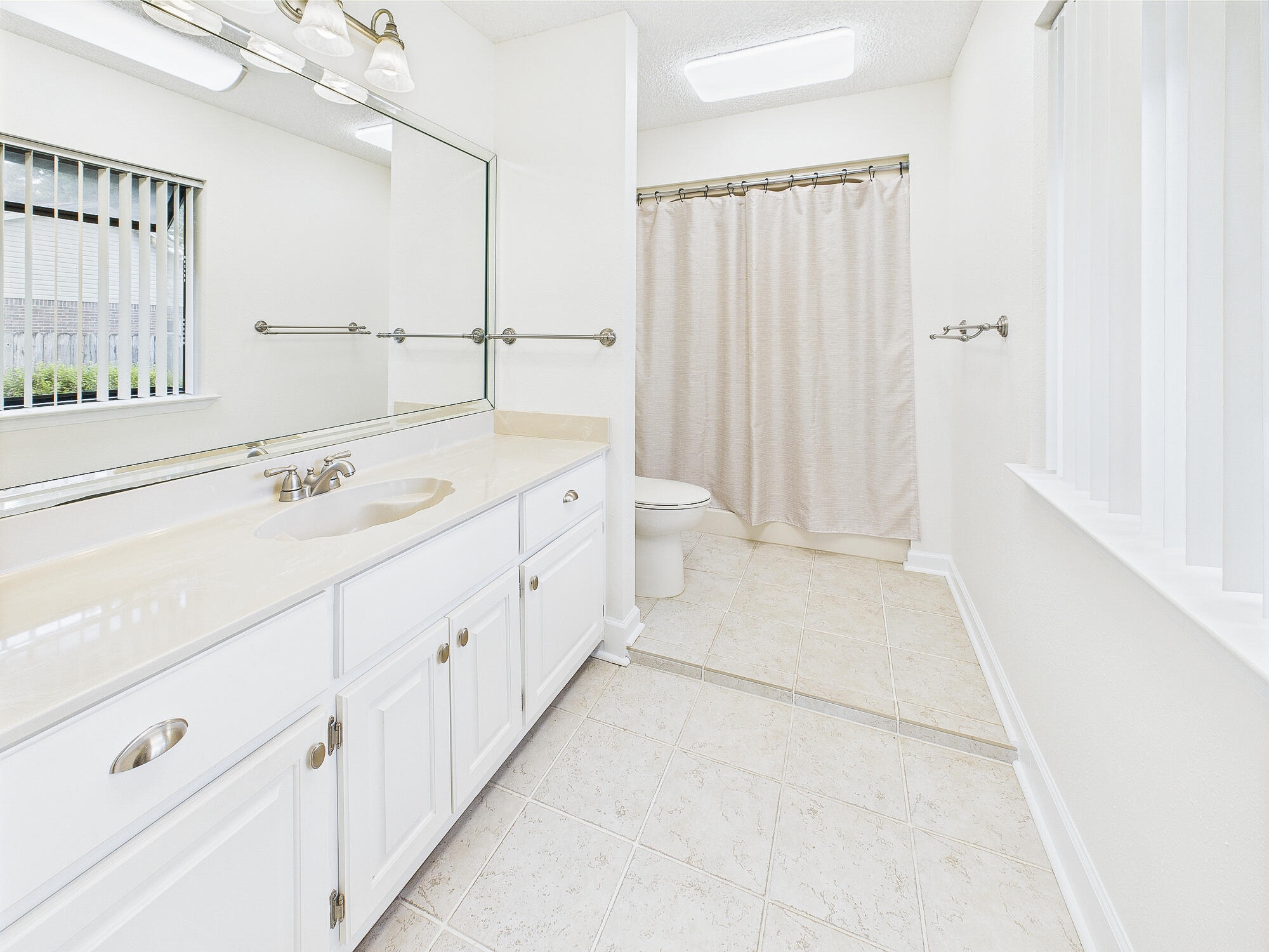 ROCKY BAYOU COUNTRY CLUB ESTATES 3 - Residential