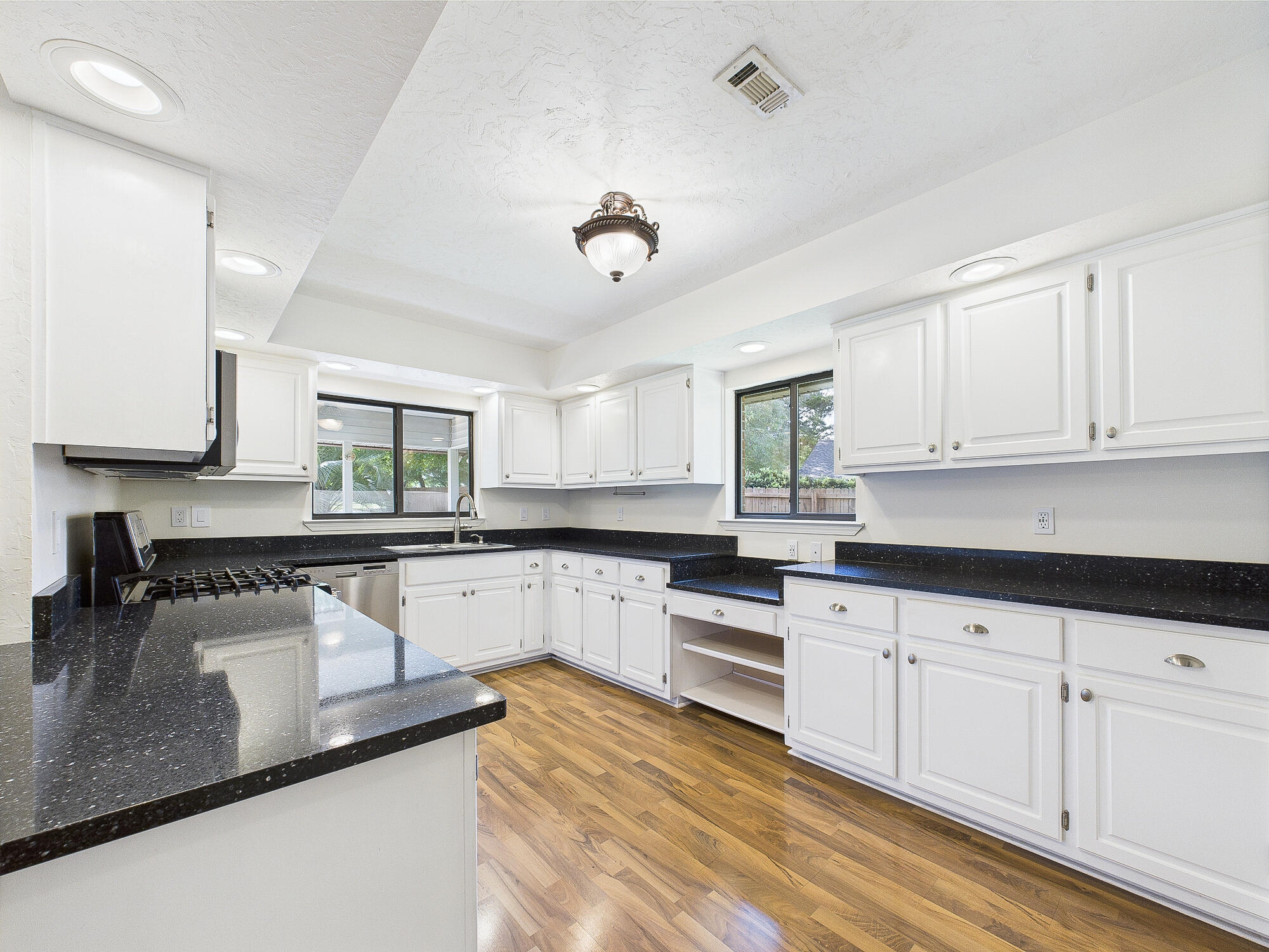 ROCKY BAYOU COUNTRY CLUB ESTATES 3 - Residential
