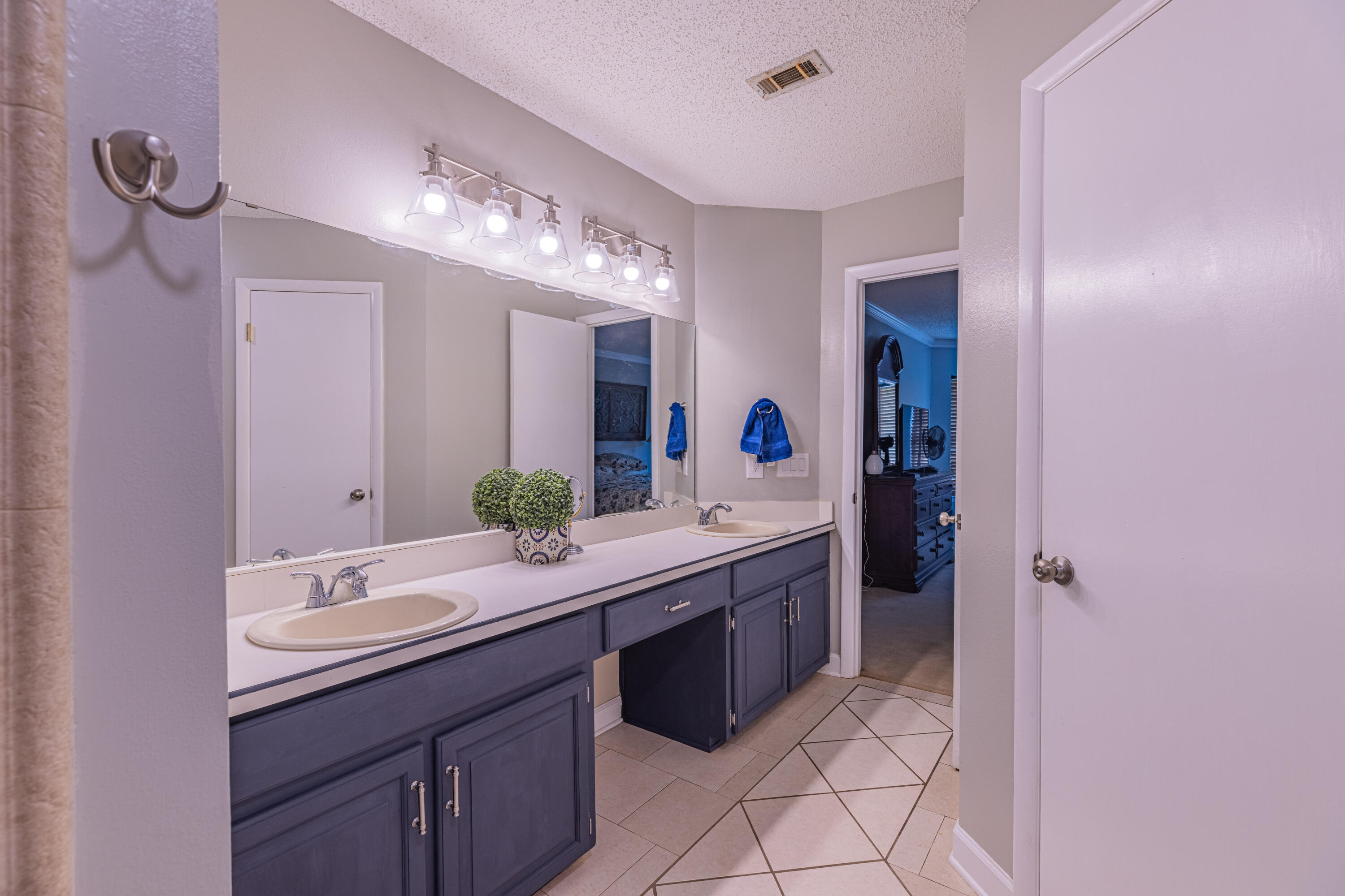 THOUSAND OAKS - Residential