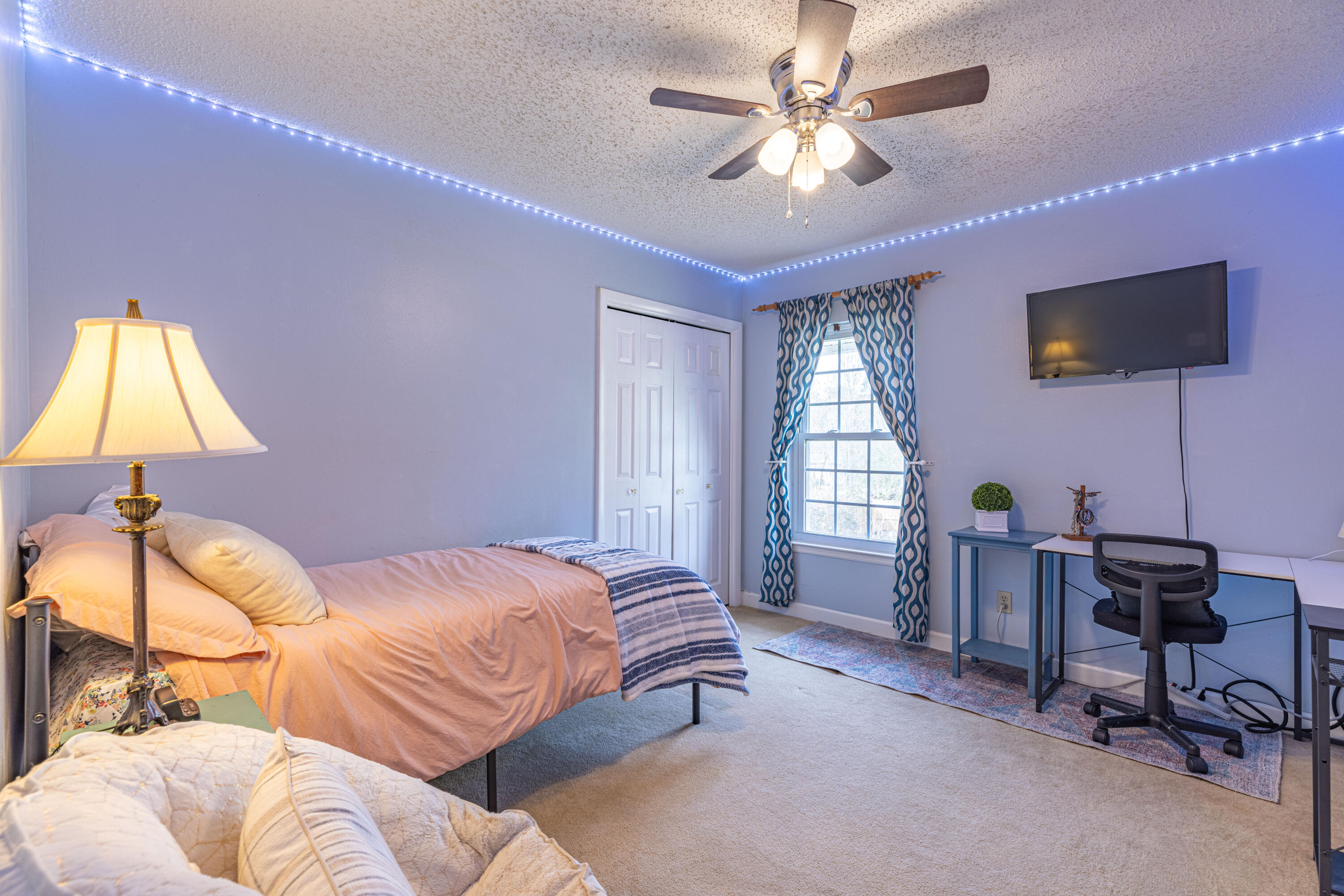 THOUSAND OAKS - Residential