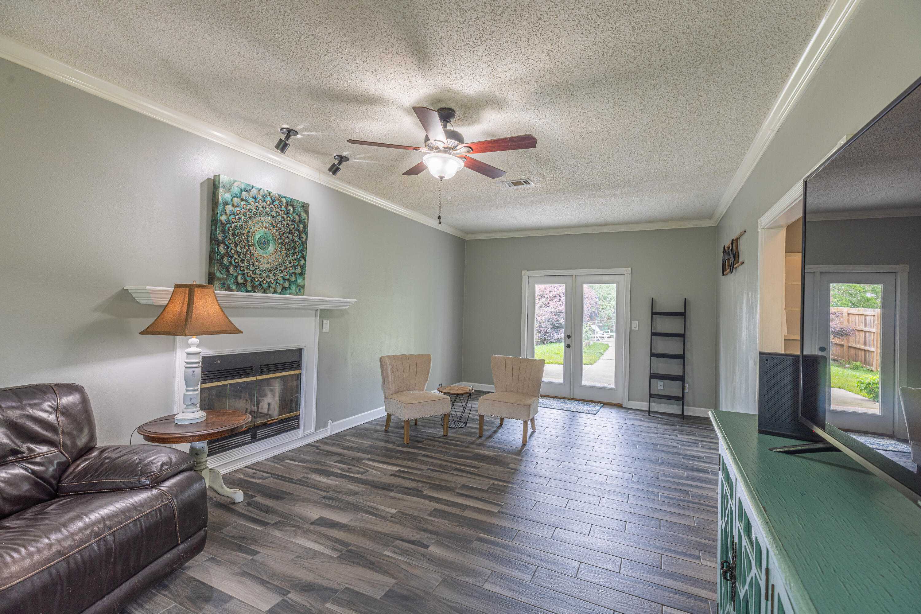 THOUSAND OAKS - Residential