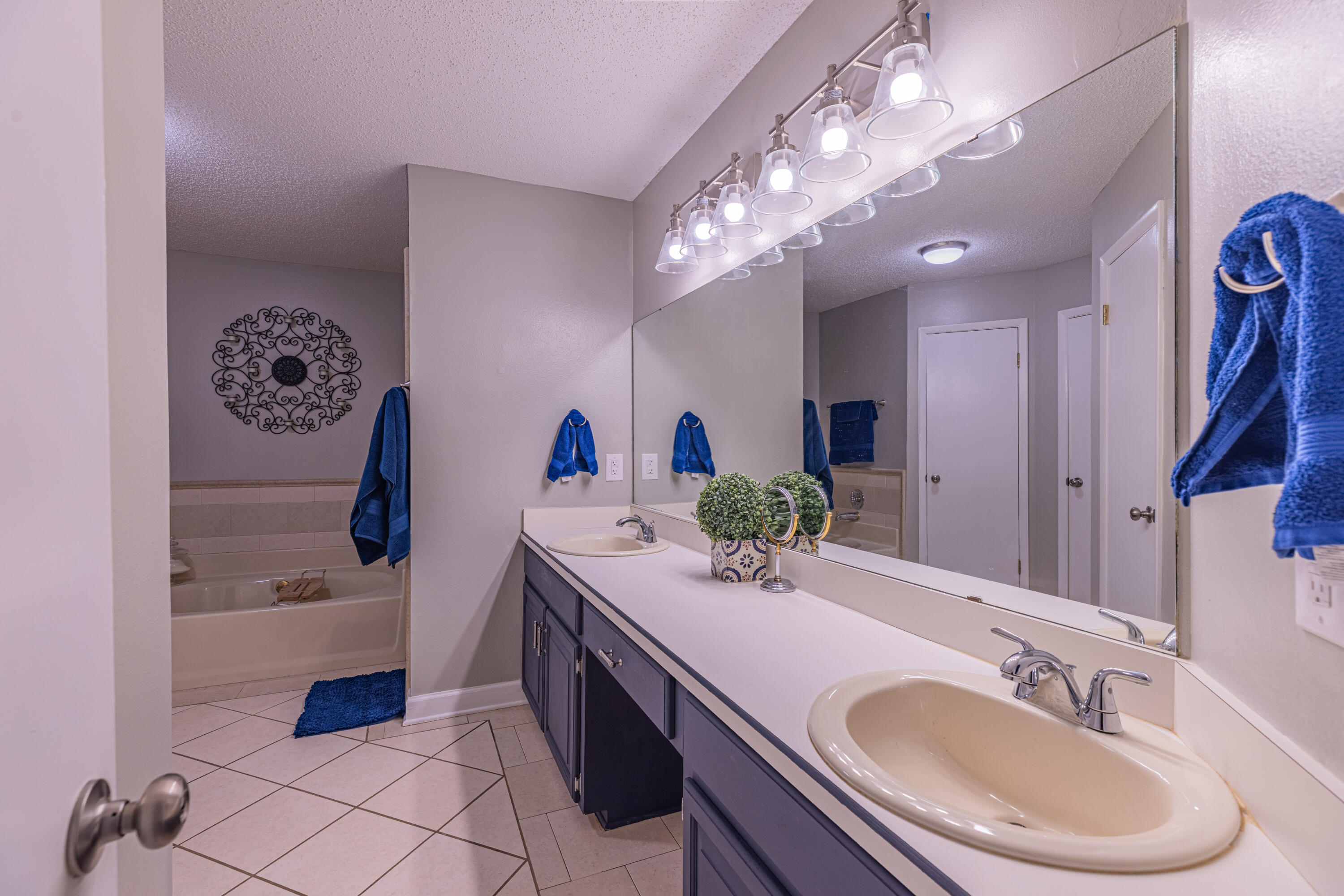 THOUSAND OAKS - Residential