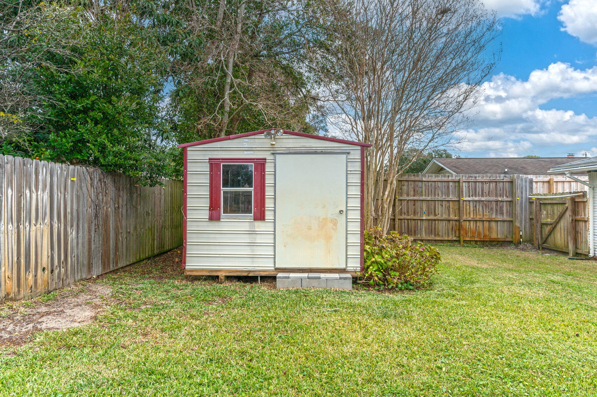 TANGLEWOOD S/D 1ST ADDN - Residential Lease