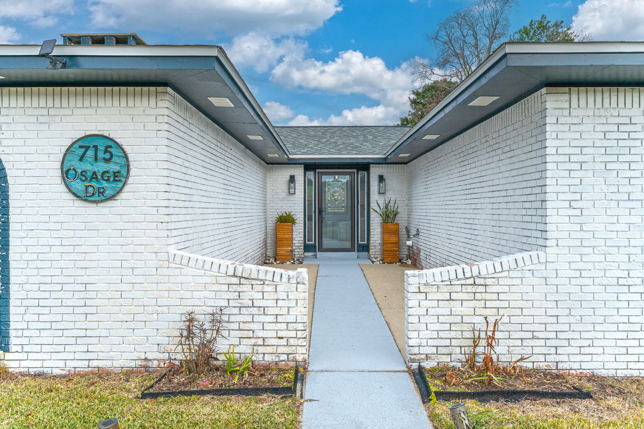 TANGLEWOOD S/D 1ST ADDN - Residential Lease