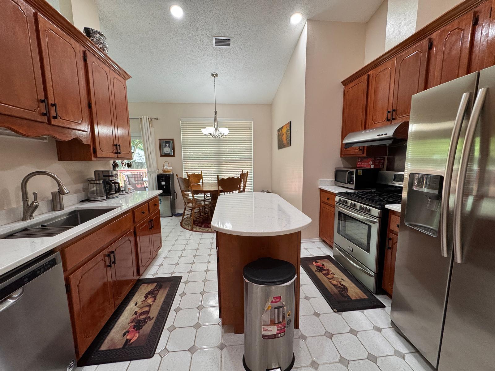 ROCKY BAYOU COUNTRY CLUB ESTATES 7 - Residential Lease