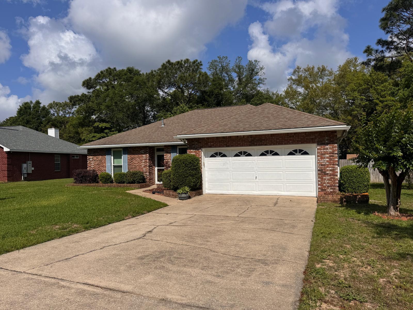 ROCKY BAYOU COUNTRY CLUB ESTATES 7 - Residential Lease