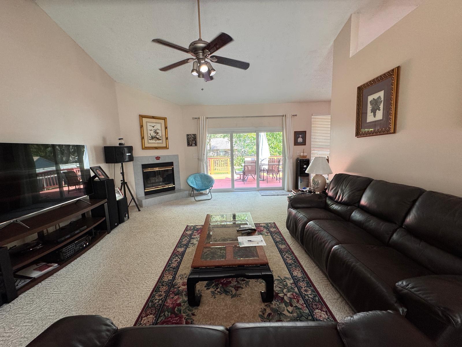 ROCKY BAYOU COUNTRY CLUB ESTATES 7 - Residential Lease