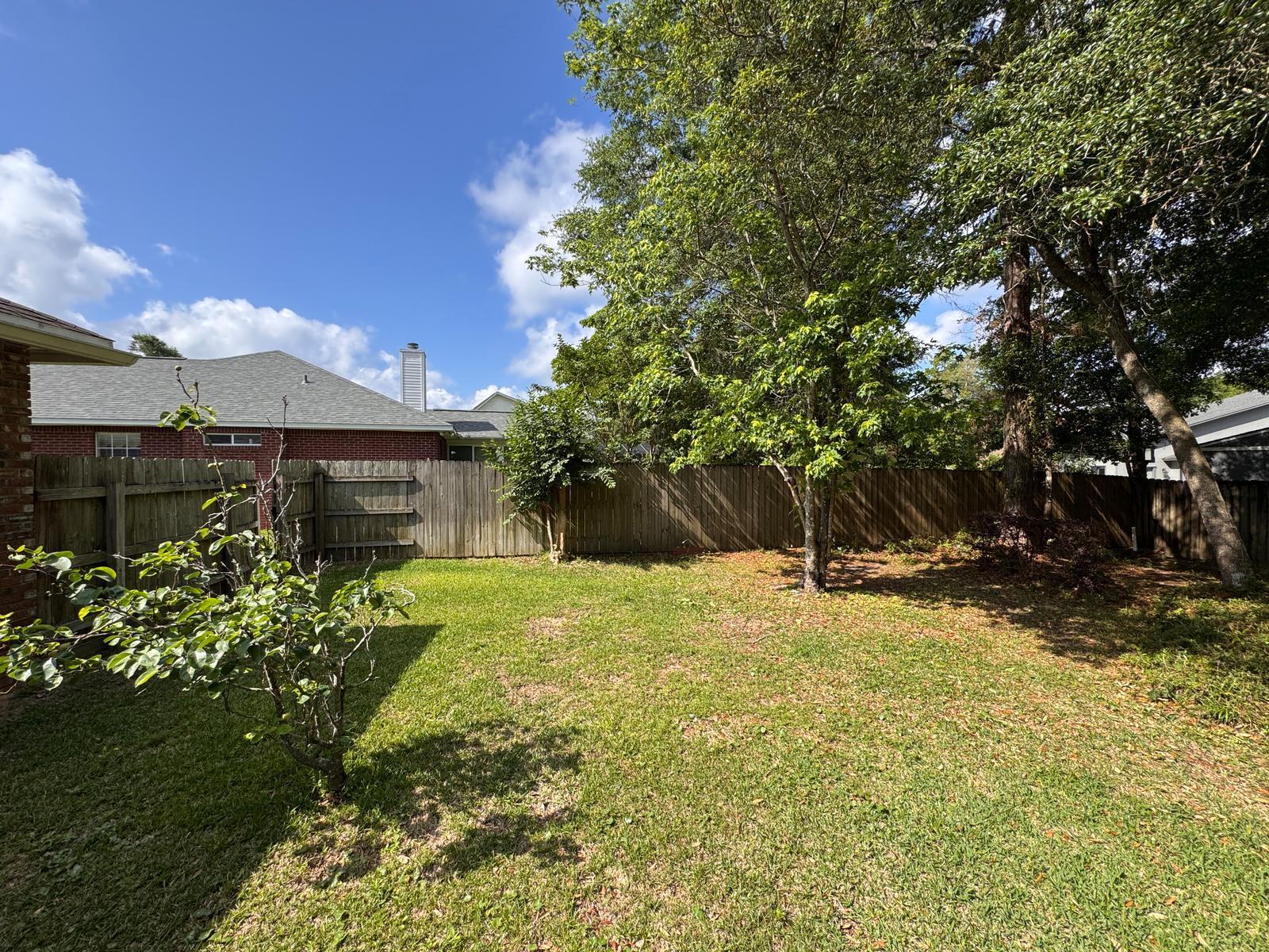 ROCKY BAYOU COUNTRY CLUB ESTATES 7 - Residential Lease