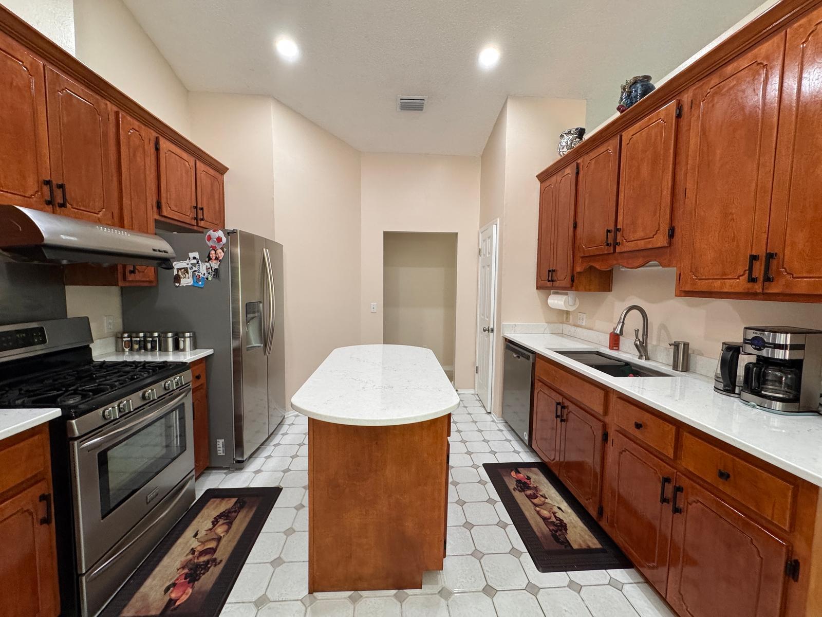 ROCKY BAYOU COUNTRY CLUB ESTATES 7 - Residential Lease