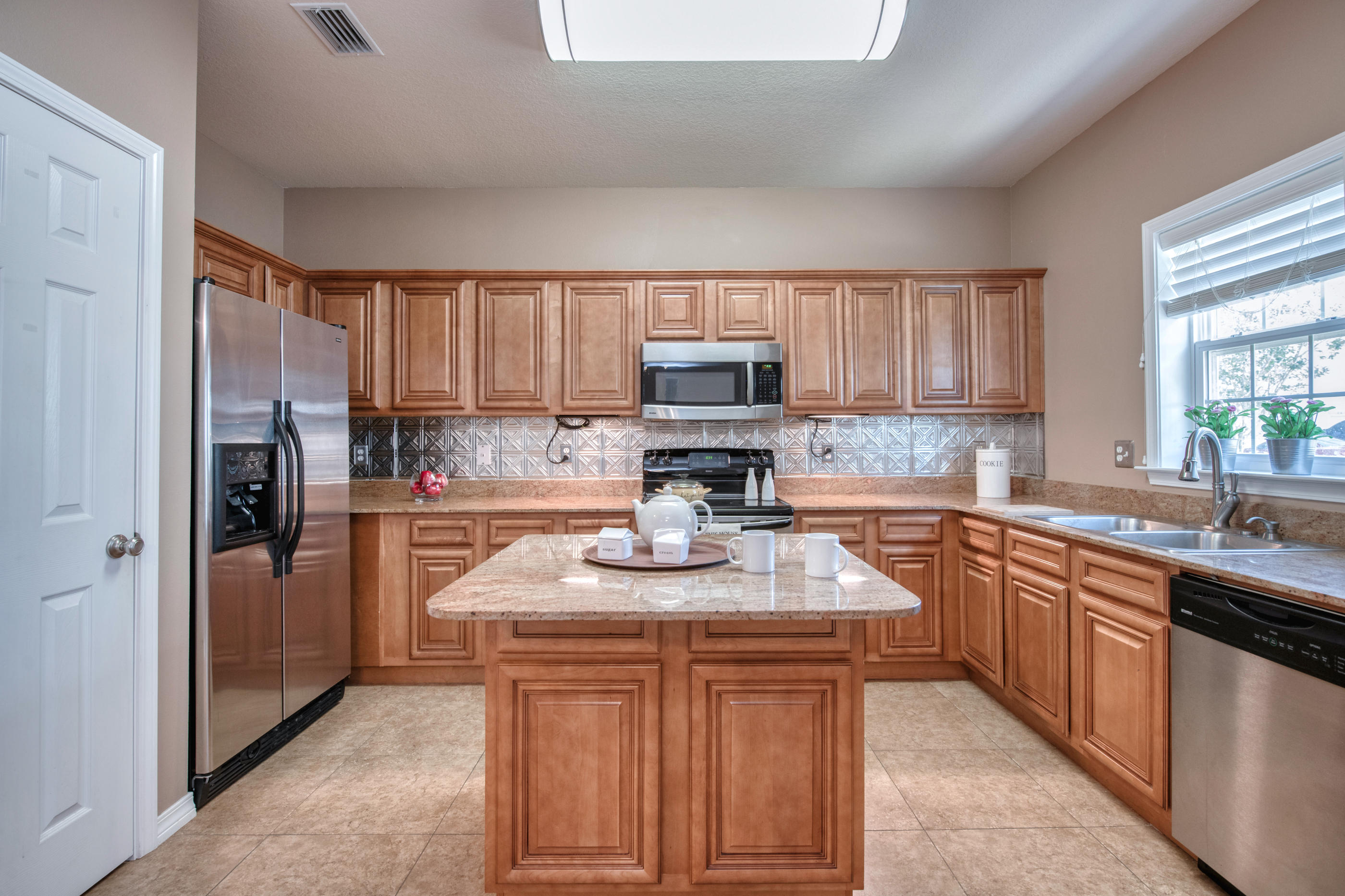 MERIDIAN SQUARE T/H - Residential