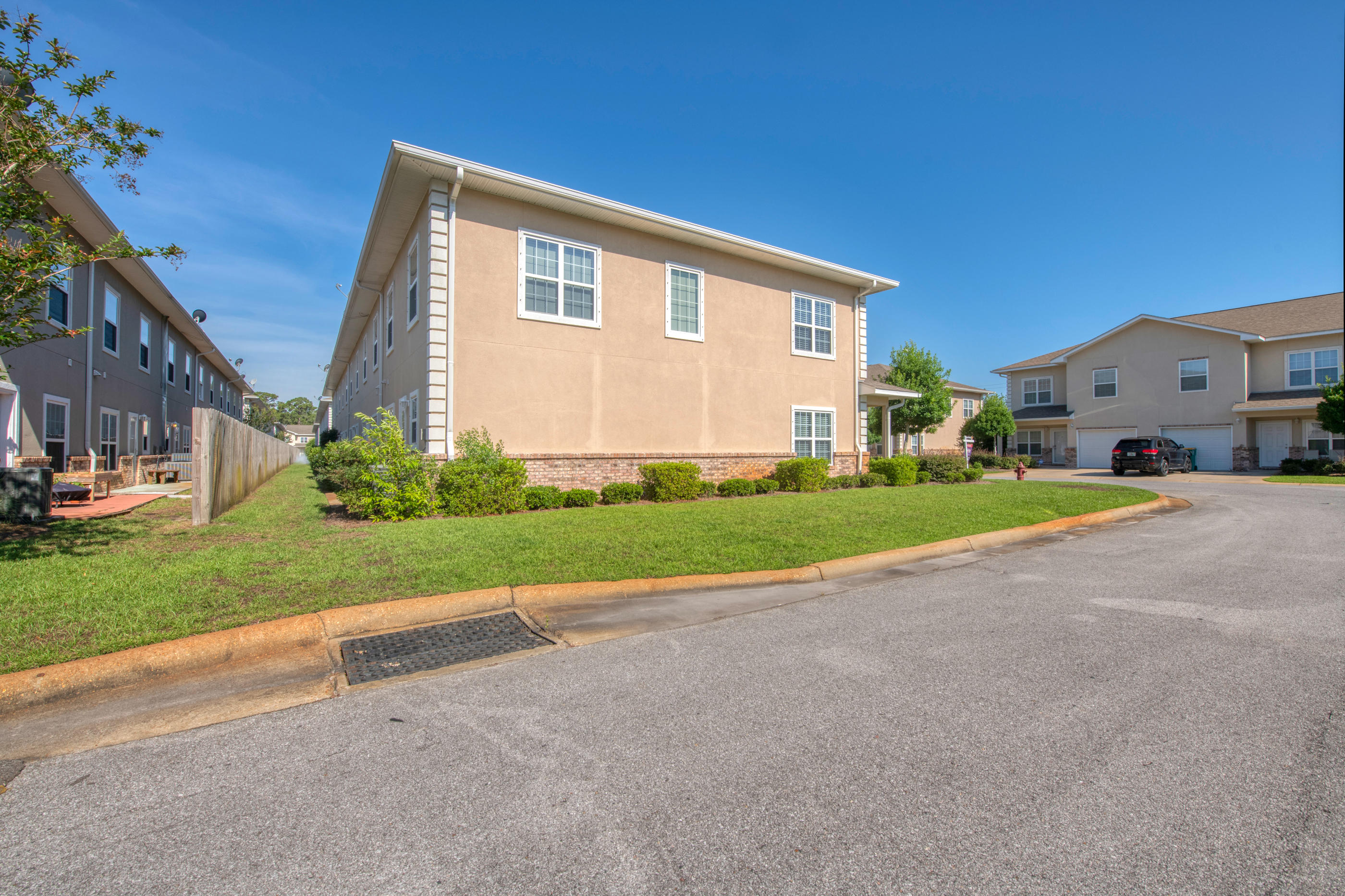 MERIDIAN SQUARE T/H - Residential