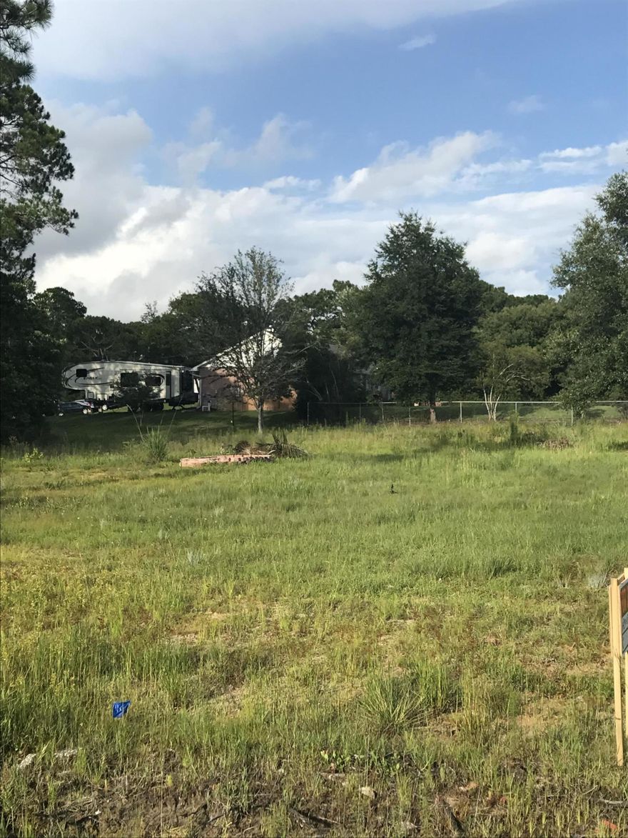 GREAT location... cleared 1/2 acre LOT near new home construction.. just MINUTES from the WHITE SANDY BEACH on the Gulf Of Mexico! Convenient to local stores with easy access to Hwy 87 & Hwy 98 and Hurlburt Field AFB.