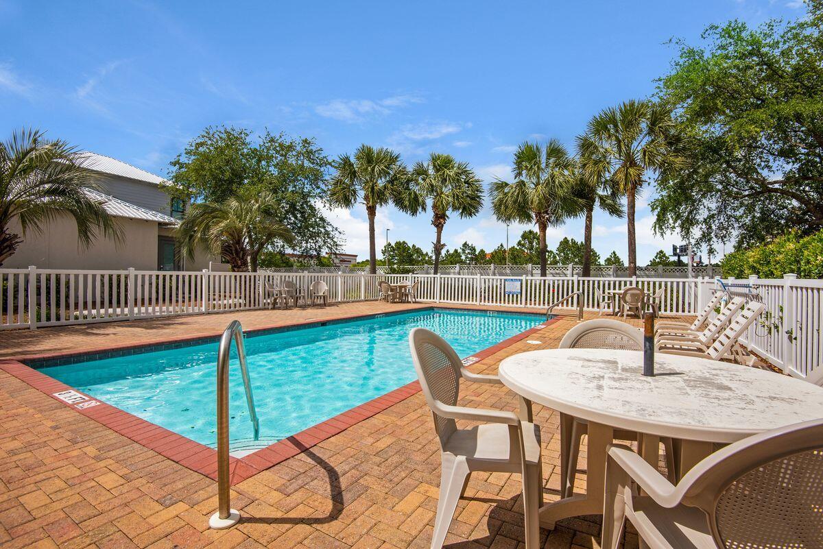 EMERALD WATERS VILLAGE - Residential