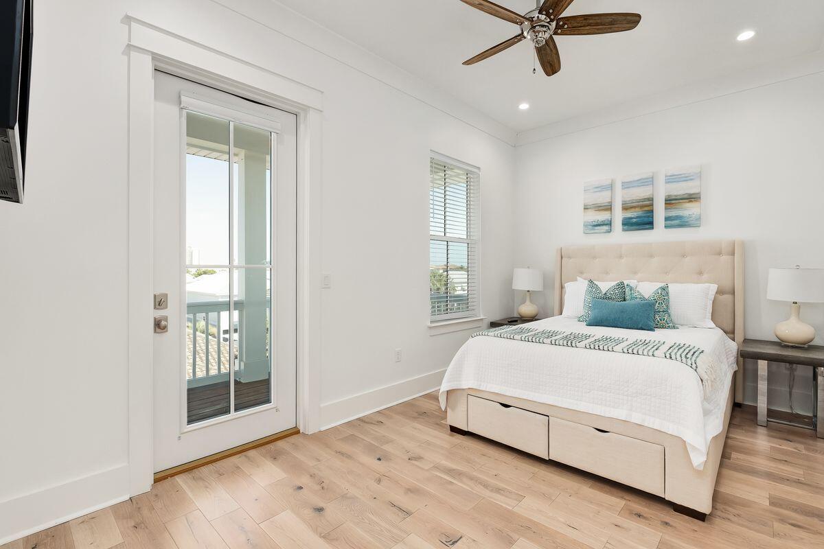 EMERALD WATERS VILLAGE - Residential