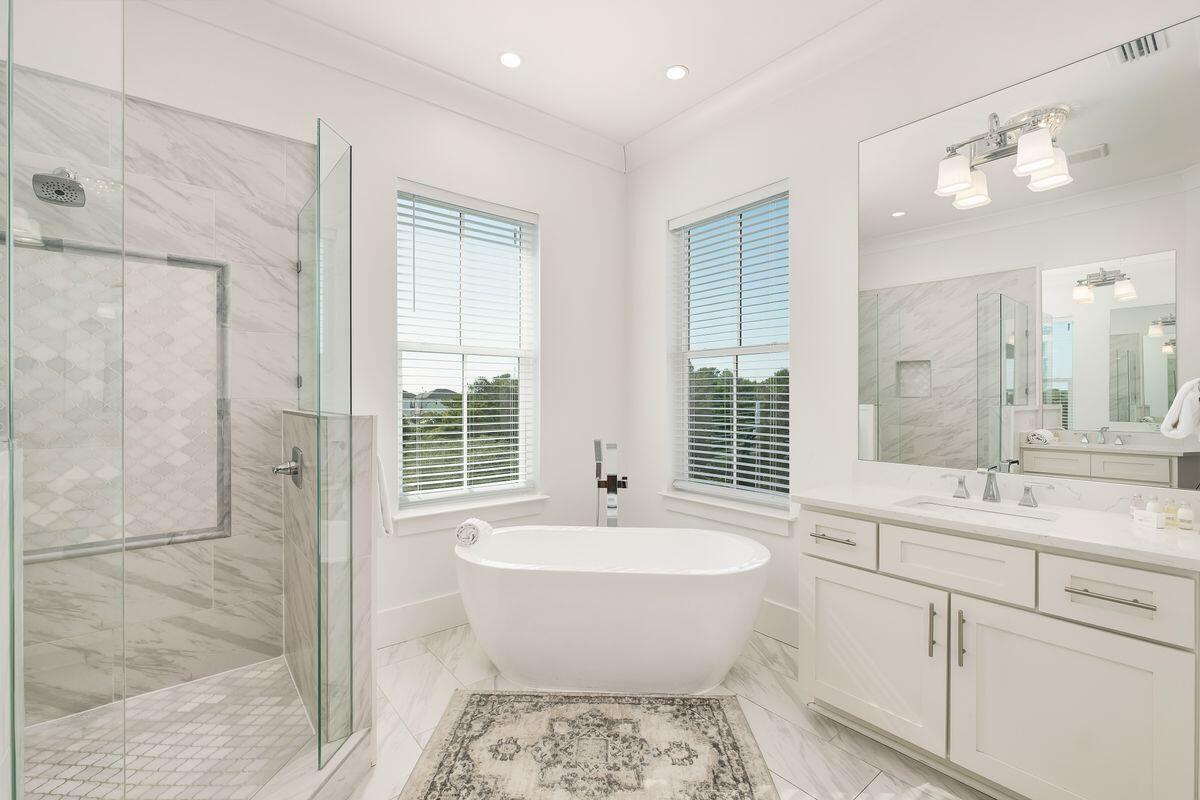 EMERALD WATERS VILLAGE - Residential