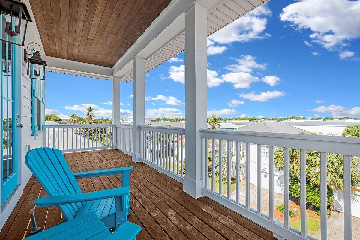 EMERALD WATERS VILLAGE - Residential