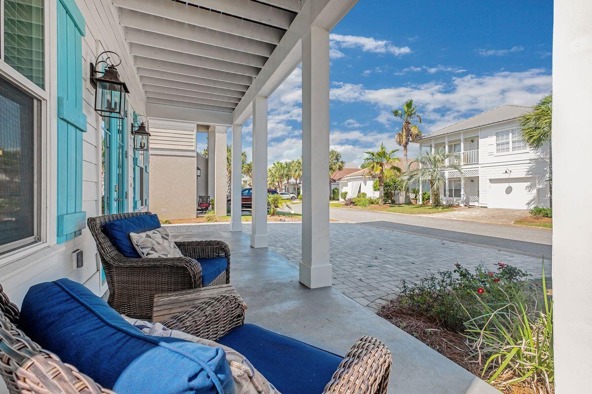 EMERALD WATERS VILLAGE - Residential