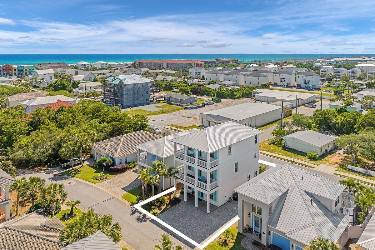 EMERALD WATERS VILLAGE - Residential