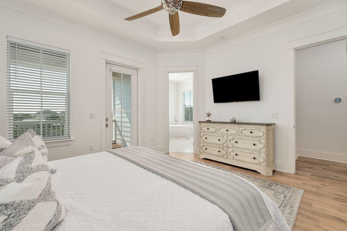 EMERALD WATERS VILLAGE - Residential