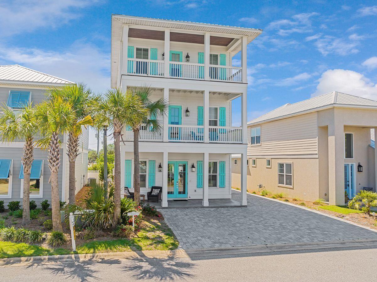 EMERALD WATERS VILLAGE - Residential