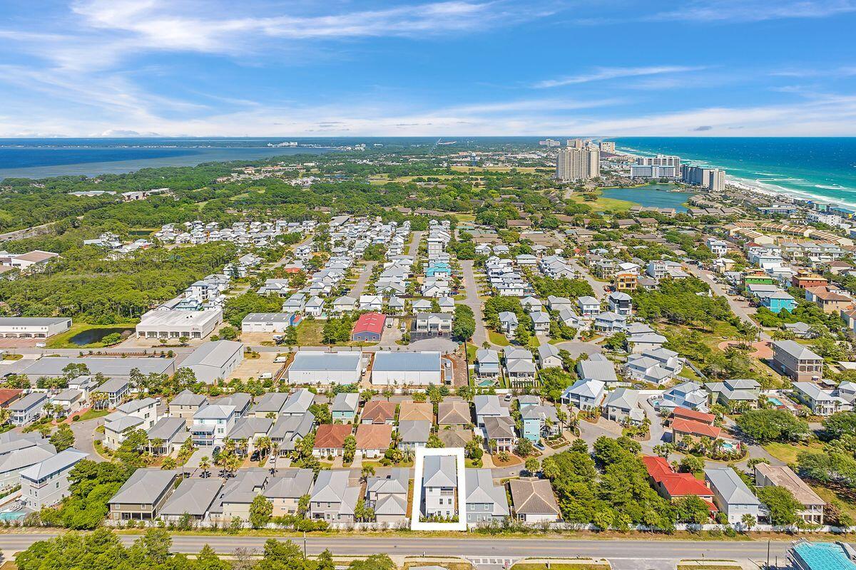 EMERALD WATERS VILLAGE - Residential