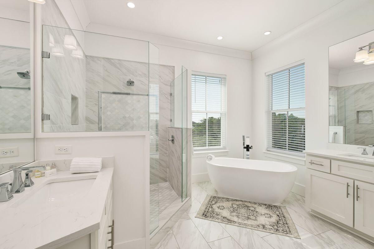 EMERALD WATERS VILLAGE - Residential