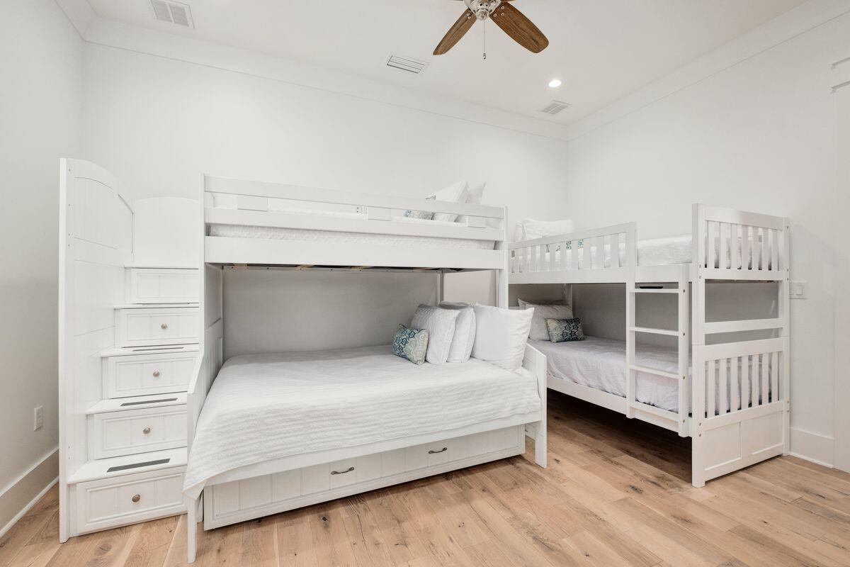 EMERALD WATERS VILLAGE - Residential