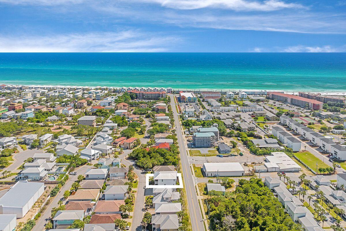 EMERALD WATERS VILLAGE - Residential