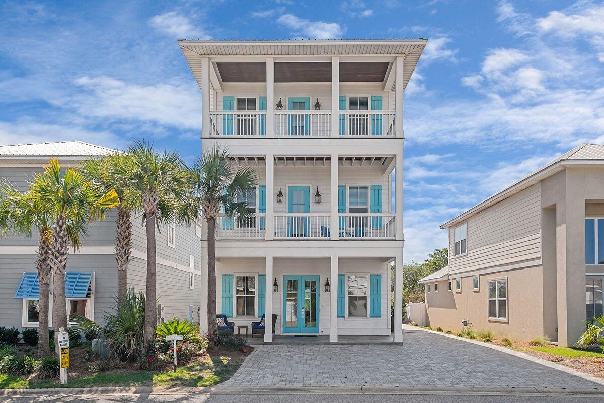 EMERALD WATERS VILLAGE - Residential