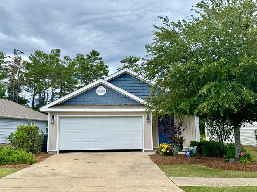 Three bedroom two bath home in beautiful Crescent Mill at Hammock Bay. This home would make a great first home, family home or retirement home. Great open air concept with living room, kitchen and dining area Large master bathroom. Come and enjoy the community pools. Hammock Bay is blessed with the main clubhouse as well as a new bayfront clubhouse to enjoy. Clubhouses may  also be rented out for special occasions. Located close to the sports park. This is a great family environment.