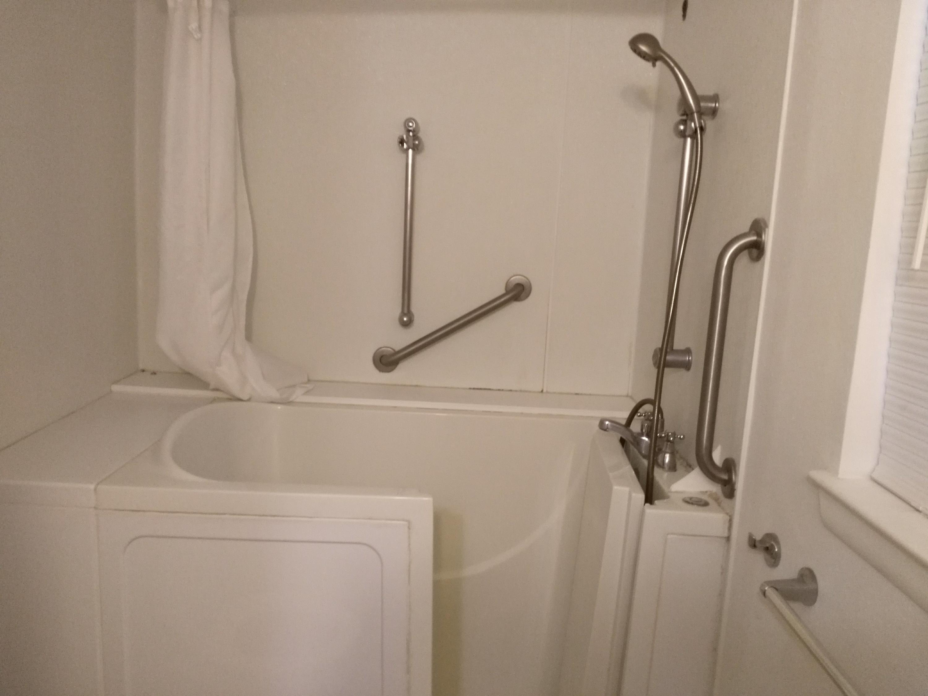 PINE SHORES - Residential